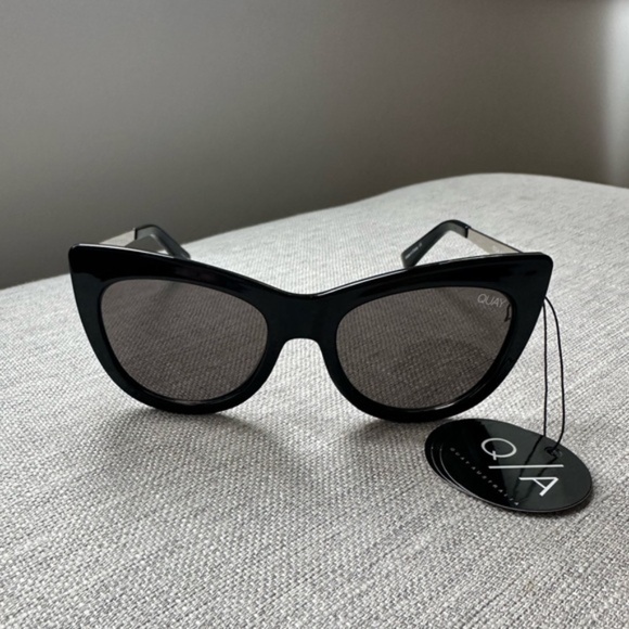 Quay Australia Steal a Kiss Sunglasses Black/ Gold NWT - Picture 6 of 10